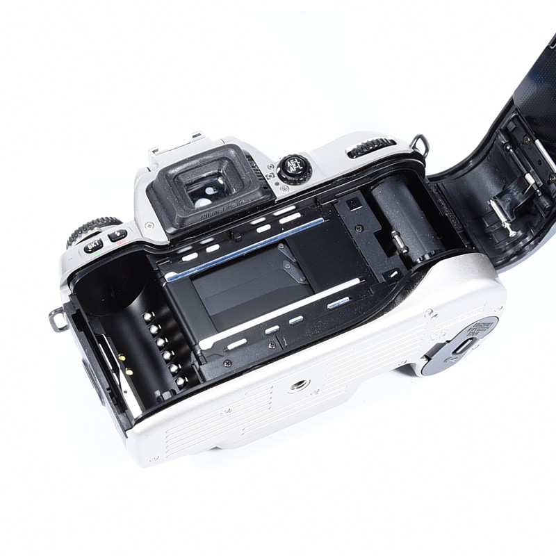 Nikon F80 + Nikkor AF 28-80mmG BOX jak nowy - obrazek 6