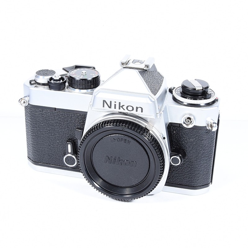 Nikon FE silver body
