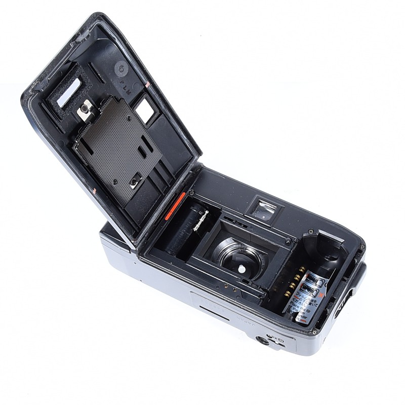 Yashica T3 Zeiss T* Tessar 35mm f/2.8 + futerał - obrazek 6