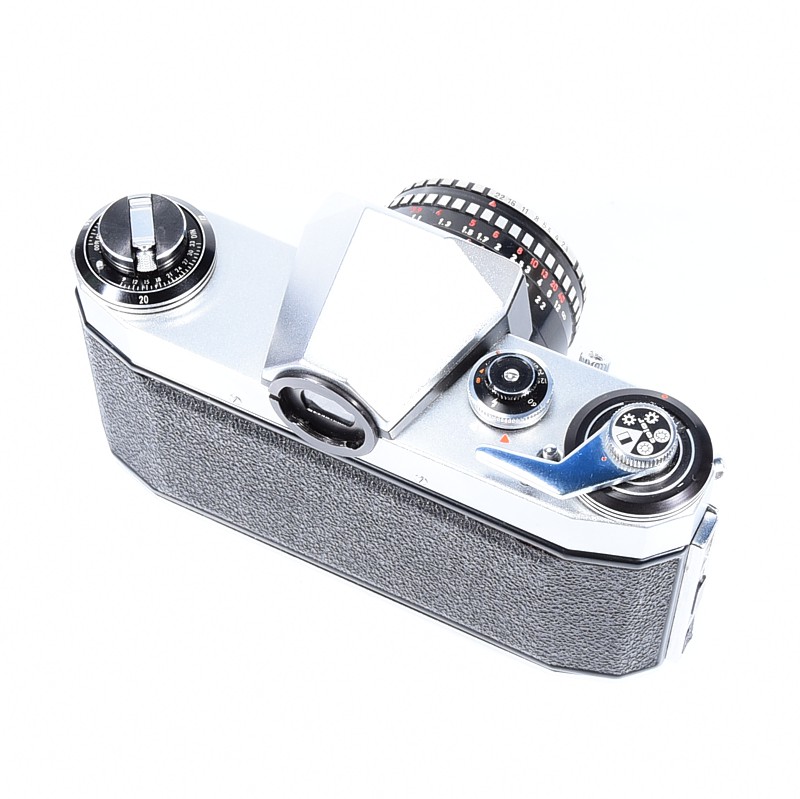 Praktica NOVA + DOMIPLAN 50mm f/2.8 - obrazek 4