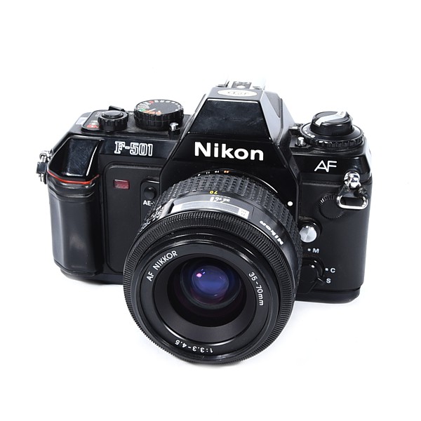 Nikon F-501 + Nikkor AF 35-70mm