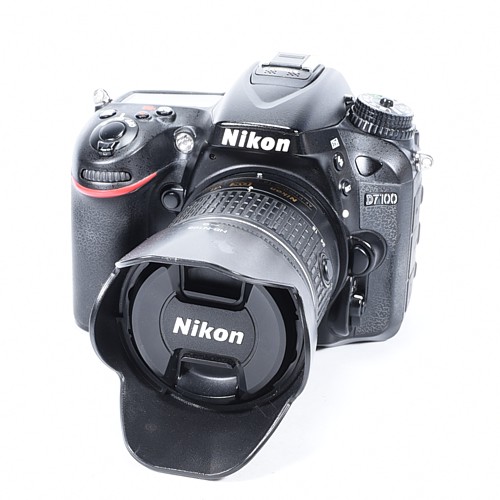 Nikon D7100 + AF-P DX 18-55mm VR